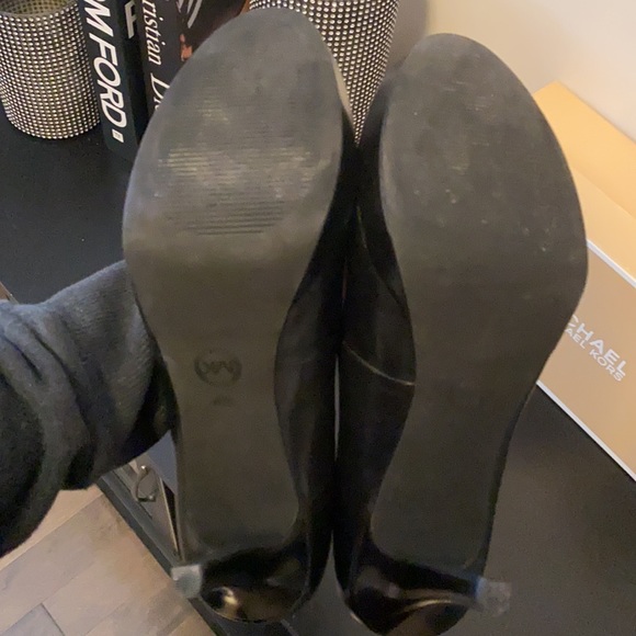 Michael Kors Black Leather Ionna Pumps - Picture 4 of 4